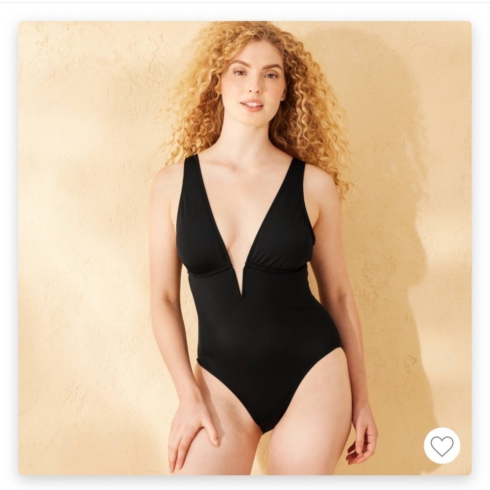 Shade & Shore Deep Plunge Women’s Tummy Control Swimsuit! NWT